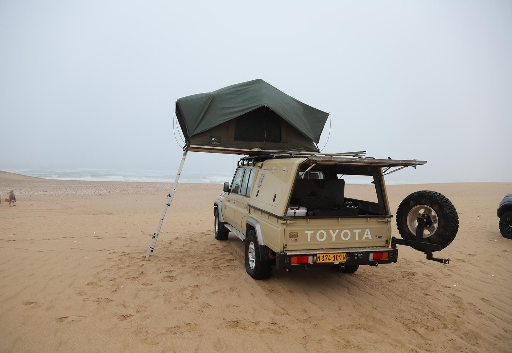 Group-1a-toyota-landcruiser-camping-by-the-sea
