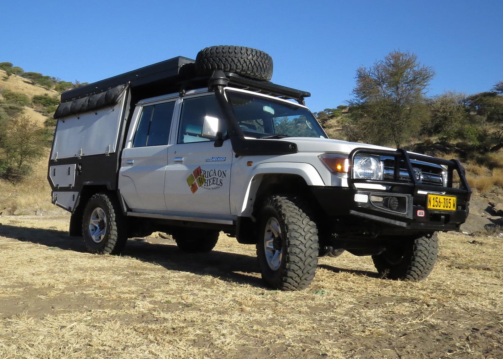 Group-3-V8-Toyota-Land-Cruiser-Bushcamper-equipped-for-2-to-4-persons-tent-closed.1