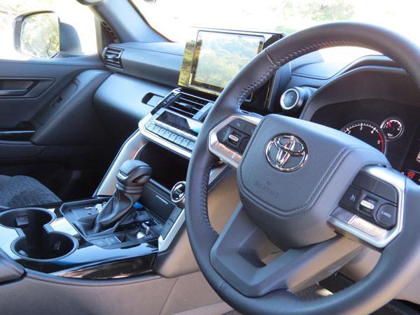 Group-4-V6-GRX-Toyota-Land-Cruiser-HJ300-interior