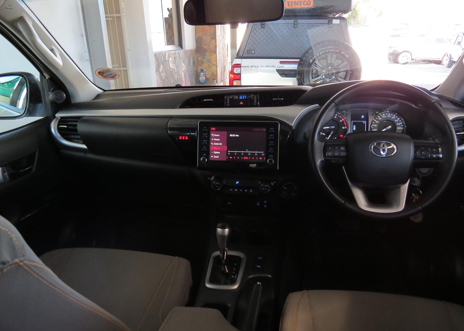 Group-6-2.8-Toyota-Hilux-Interior
