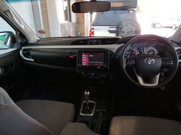 Group-6-2.8-Toyota-Hilux-Interior